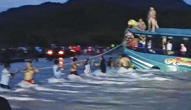 30 pasajeros se salvaron de morir ahogados en quebrada