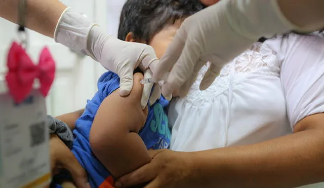 Callao: vacunan a niños contra el sarampión