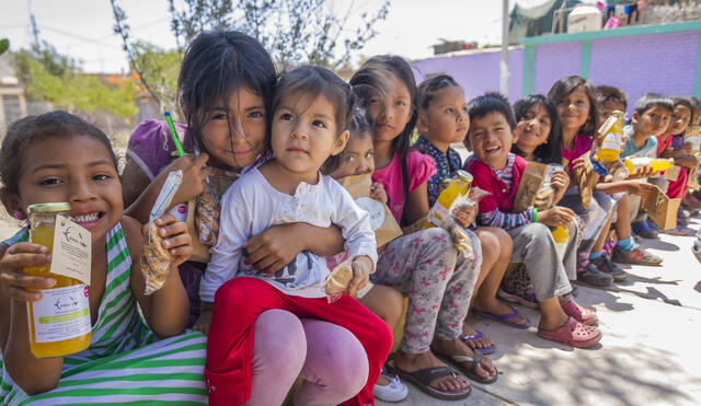 500 refrigerios nutritivos fueron repartidos a niños en Nasca