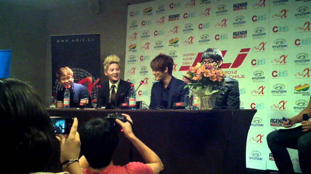 Jaejoong vino a latinoamérica en 2012 para dar una serie de conciertos de JYJ.
