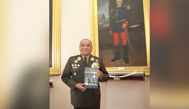 Jefe del Comando Conjunto FF.AA. presentó nuevo libro sobre operación militar. Foto: FFAA
