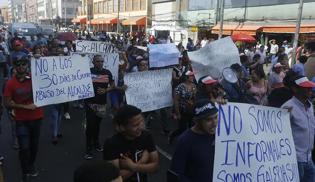 Comerciantes de Mesa Redonda protestan por cierre de negocios y marchan hacia La Municipalidad de Lima [FOTOS]