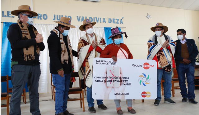 Tarjetas comenzaron a ser entregadas en el distrito de Condoroma. Foto: Minem