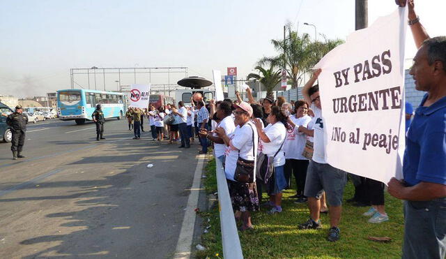 Vecinos de La Molina protestan por aumento en tarifa del peaje 