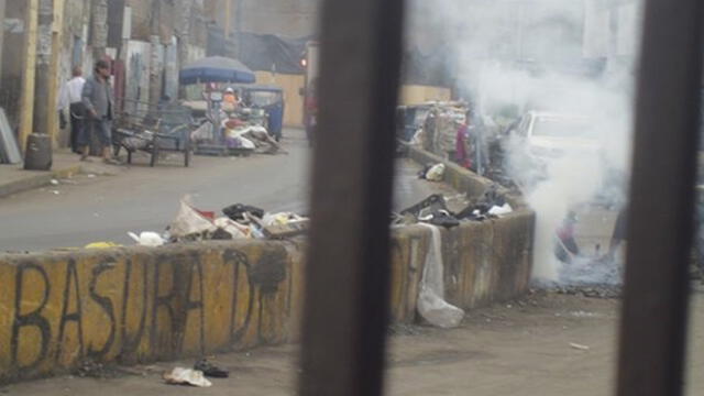 #YoDenuncio: chatarreros queman basura en calles de La Victoria