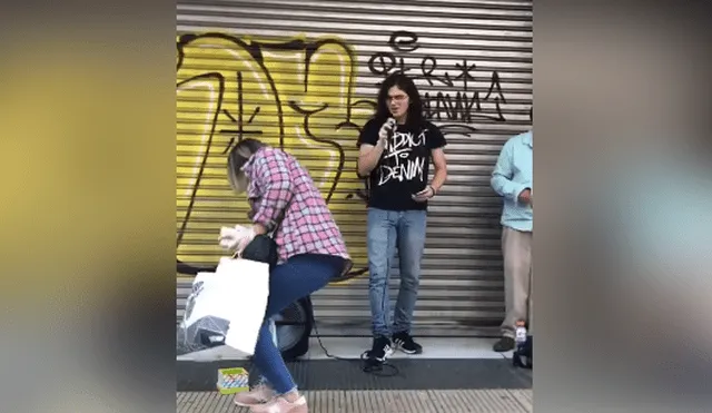 Un joven decidió cantar en la calle un tema de Pearl Jam, imitando a la perfección la voz del vocalista. Foto: Facebook