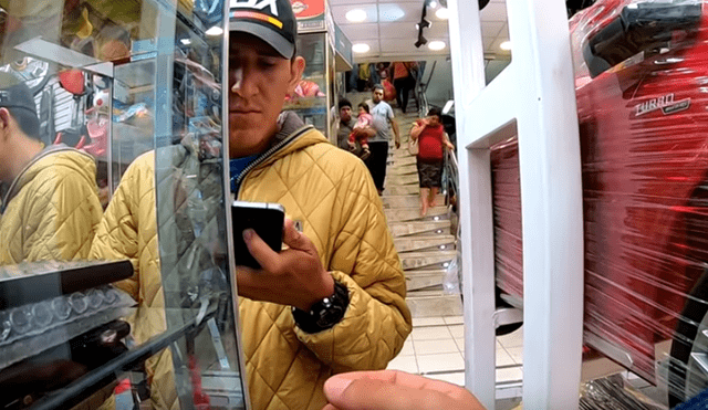 Video es viral en YouTube. El joven llevó su celular a varios técnicos y descubrió que varios inventaban problemas para incrementar los costos de reparación. Foto: Captura.