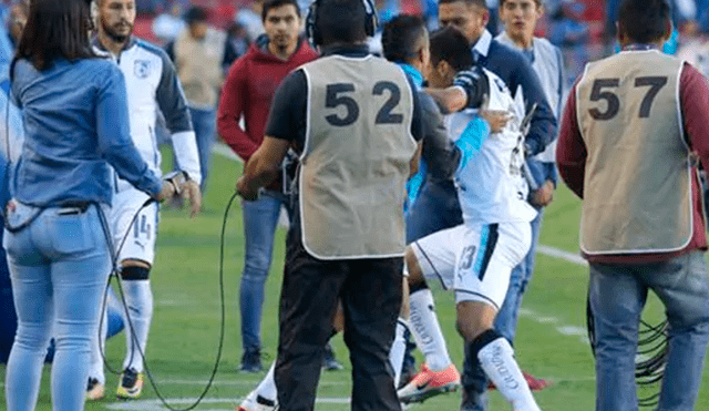 México: jugador intentó golpear a su compañero de equipo y fue detenido [VIDEO]