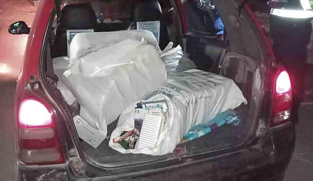 diligencia. Policía encontró vehículo con ocho sacos que contenían documentos, licencias, llaves de caso Elegantes.