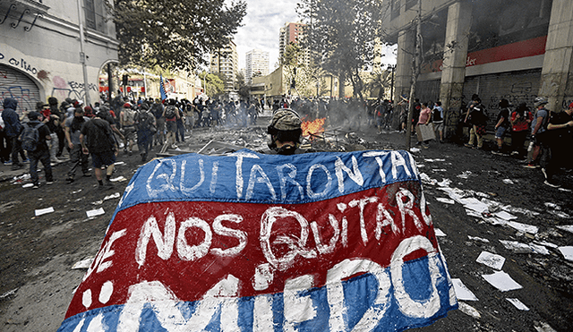 Reclamo. Pese a los anuncios del presidente Sebastián Piñera, los jóvenes están decididos a continuar con sus reclamos. (Foto: Jorge Cerdán)