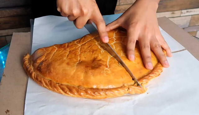 Desliza las imágenes para ver el aspecto que tiene este gigantesca empanada ofrecida en un local limeño. Foto: Captura de YouTube/Desbalanceados