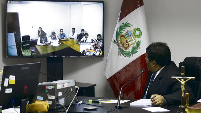 control de identidad.  Mediante  video conferencia  un juez  de Cusco  comunica  a la autoridad  razones de  detención.