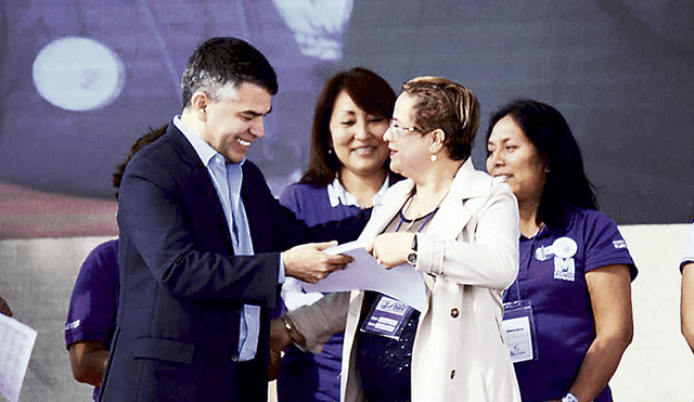 Cita. Julio Guzmán y militantes aceleran el trabajo partidario.