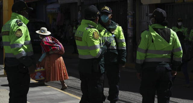 Agentes policiales que tuvieron contacto con detenido, fueron puestos en cuarentena en Juliaca.