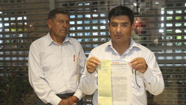 Regidor Víctor Ortiz y alcalde provincial de Churcampa, Edgar Obregón. Foto: La República.