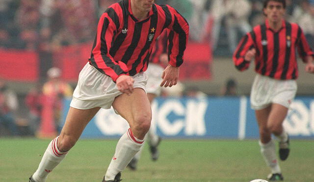 Marco Van Basten jugó su último partido a los 29 años, pero se retiró a los 31. Su último equipo fue el AC Milan. (Foto: AFP)