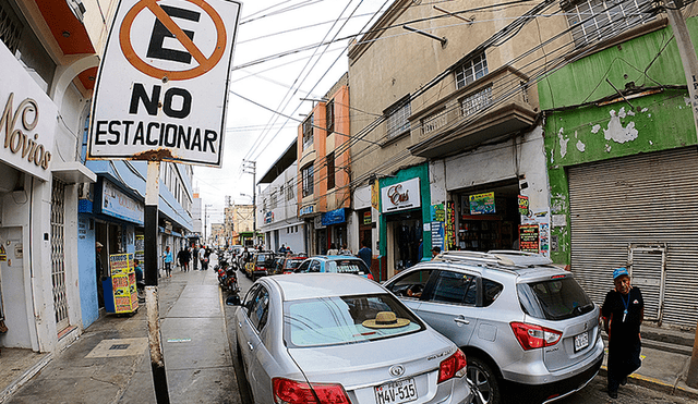Estacionamiento de vehiculos en Chiclayo.