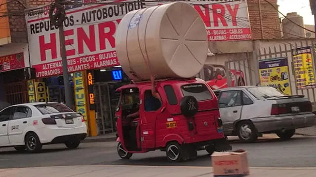 #YoDenuncio: trasladan tanque de agua en techo de mototaxi 