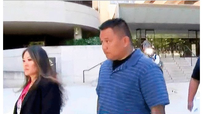 John Rabago, de 44 años. Le dijo a un indigente que no lo arrestaría si lamía un urinario, según medios. Foto: Hawaii News Now.