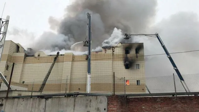 Rusia: aumenta a 48 el número de muertos tras incendio en un centro comercial