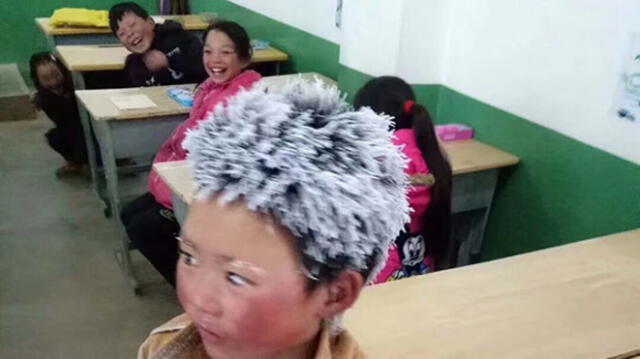 En China la foto de un niño congelado por el frío se vuelve viral