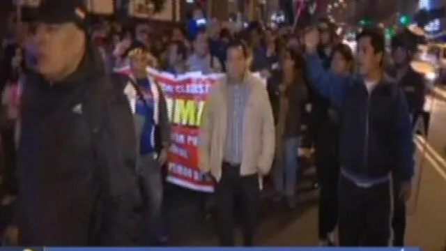 Cercado de Lima: Maestros marchan y piden salida de ministra Martens