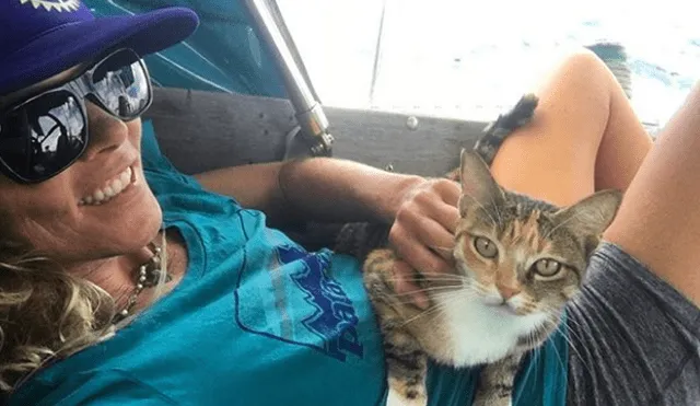 Dejó su trabajo para cumplir su sueño: viajar por el mundo junto a su gata