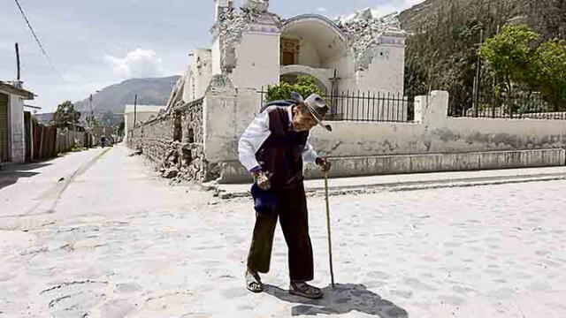Caravelí y Caylloma continúan en ruinas tras sismos