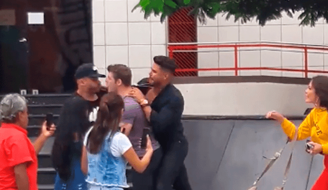 Nuevos videos de Erick Sabater y Coto Hernández peleando en plena calle