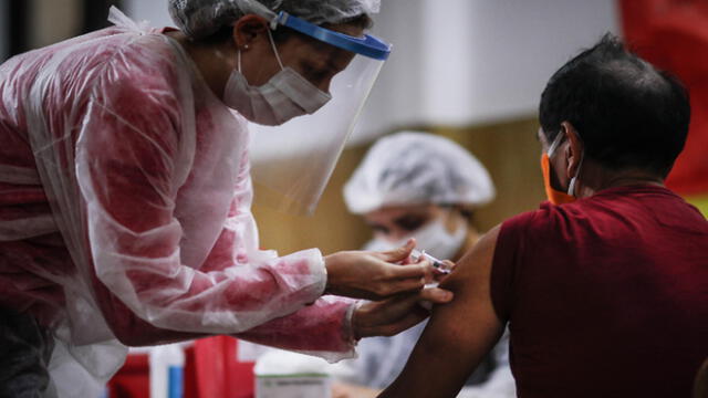 Vacuna contra la influenza. Créditos: Juan Ignacio Roncoroni / EFE