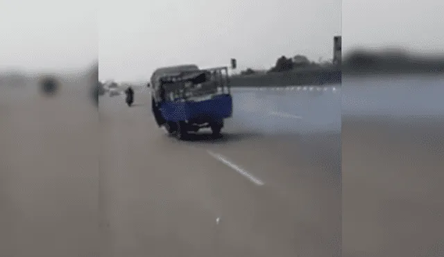 YouTube: “Mototaxi fantasma” causa asombro en plena carretera[VIDEO]
