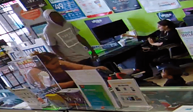 Facebook: sujeto lloró para no ir a la cárcel tras quedar encerrado en un tienda que intentó robar [VIDEO] 