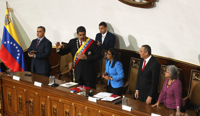 Oposición venezolana tildó de farsa la juramentación de Nicolás Maduro