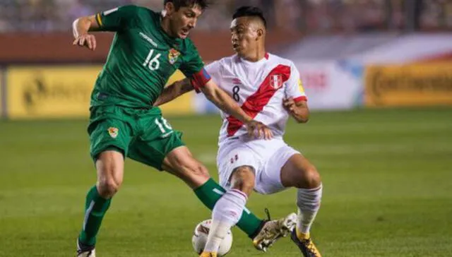 En el último encuentro entre Perú y Bolivia   en Lima lo ganó la Blanquirroja con goles de Flores y Cueva. Foto: AFP.