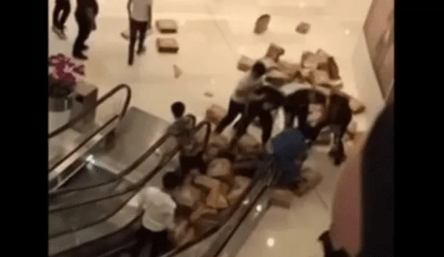 Twitter: Insólita pelea para comprar zapatillas en un centro comercial [VIDEO]