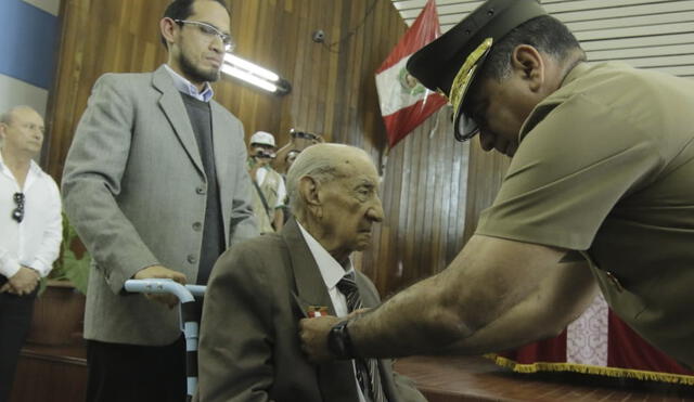 Condecoración a Jorge Sanjinez, veterano peruano de la Segunda Guerra Mundial [FOTOS]