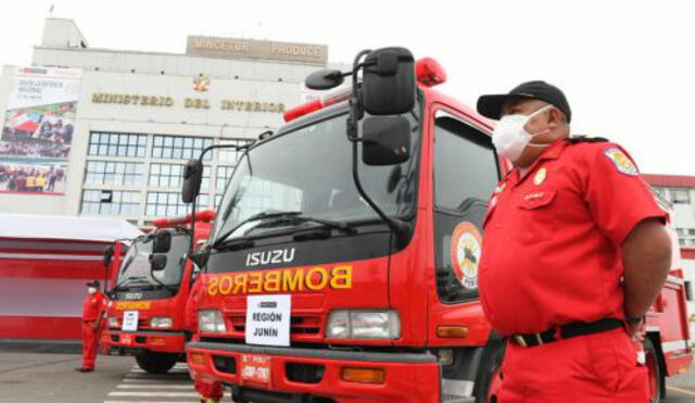 La Asociación de Bomberos del Japón entregó hoy en donación cinco vehículos de emergencia. / Créditos: Andina difusión