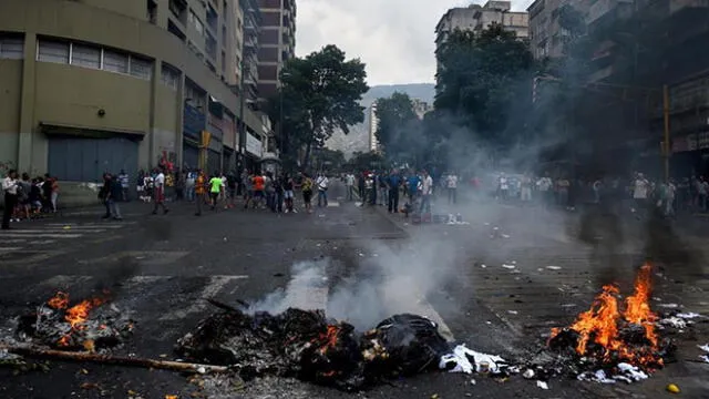 Cacerolazos, disparos y caos en las calles de Caracas tras apagón [FOTOS]