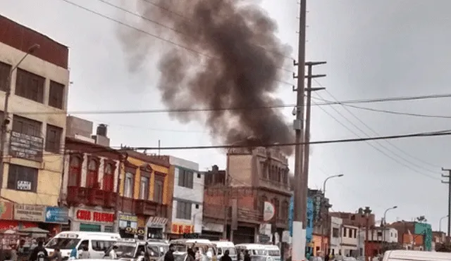 Callao: reportan incendio en vivienda cercana al Mercado Central [VIDEO]