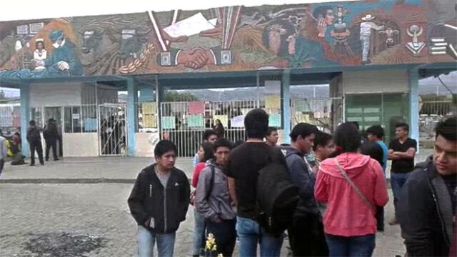 Estudiantes toman instalaciones de la Universidad de Cajamarca 