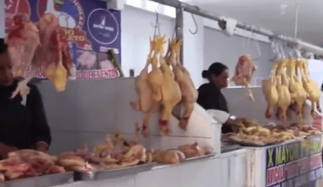 Ambos ladrones de pollos fueron llevados a la comisaría de Huachipa. (Foto: Captura video)