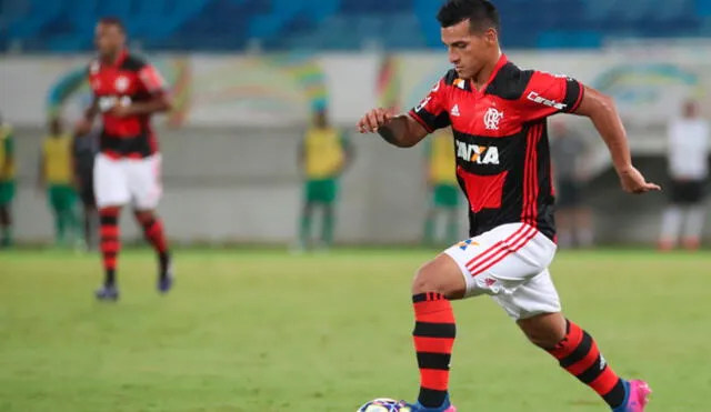 Twitter: Miguel Trauco y su tremendo gesto con un hincha del Flamengo | FOTO