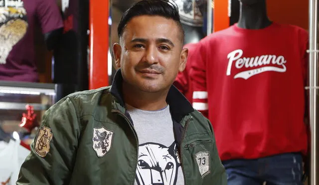 José Loera, creador de Kjari, en el stand de  Megaplaza en Lima Norte.
