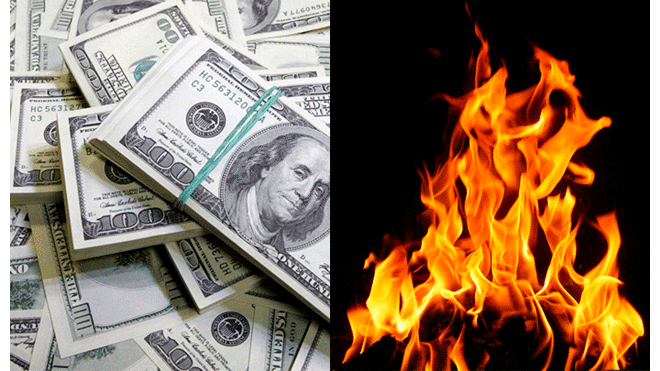 El hombre afirmó quemar su dinero en dos fogatas. Fuente: Composición.