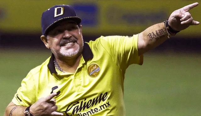 Maradona anota golazo olímpico y tiene peculiar celebración frente a varios testigos [VIDEO]