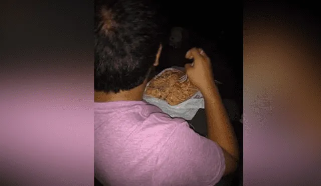Facebook viral: captan a peruano con su 'arroz chaufa' en plena función de ‘Avengers Endgame' [FOTOS]