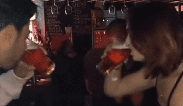 Facebook viral: chica es retada a beber 'seco y volteado' y final es inesperado [VIDEO]