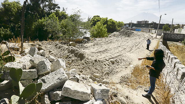 inconcluso. Adoquines fueron comprados para terminar malecón del río Chili en 2017.