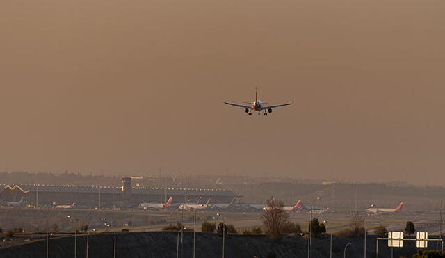 El Aeropuerto de Madrid-Barajas Adolfo Suárez ha recibido decenas de personas provenientes de Italia en los últimos días.  Foto: EFE