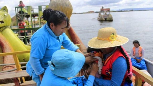 Puno: niños de las islas de Los Uros fueron vacunados contra el sarampión 